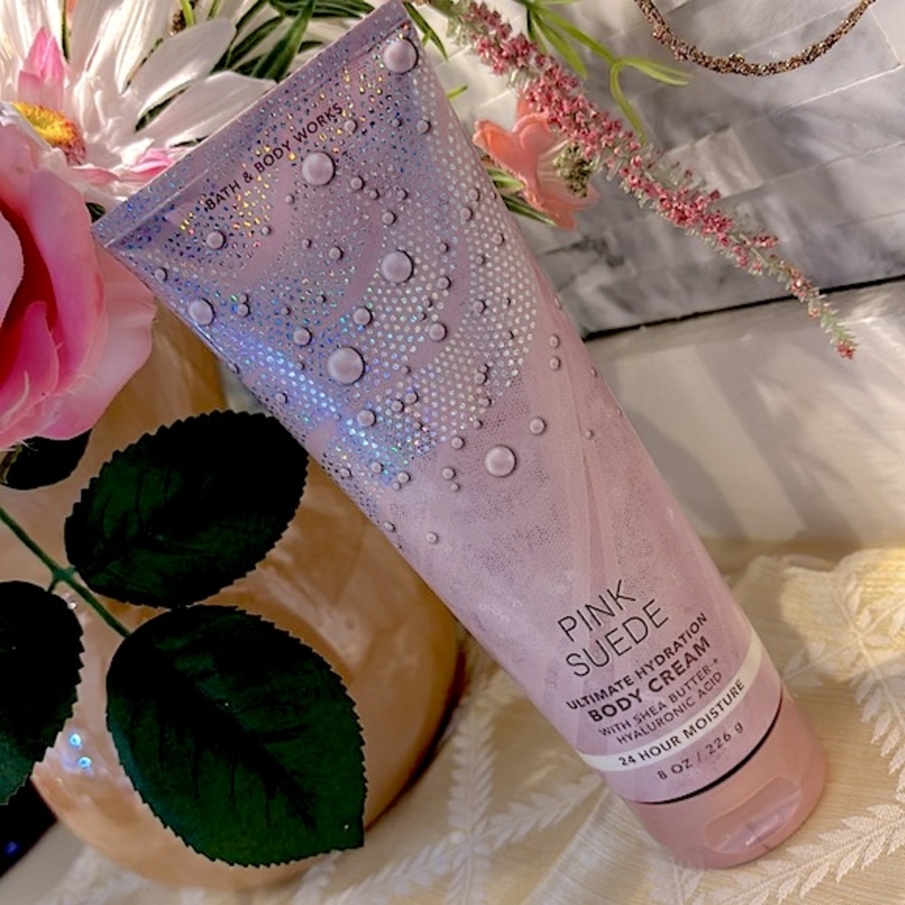 🆕 Bath & Body Works 2-Piece Pink Suede 24 Hr Moisture Body Care Set - Picture 6 of 9